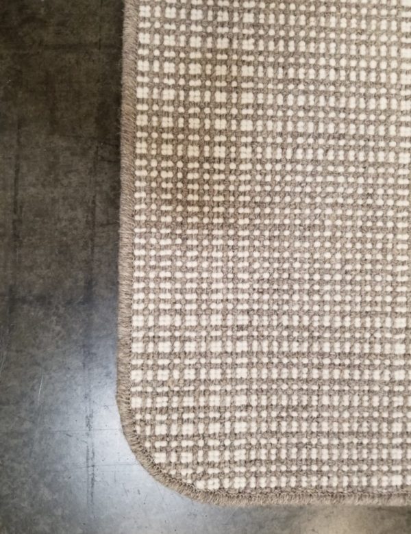 Grand Central 1501 serged rouinded edge. Grand Central 1501 showing serged rouinded edge.Grand Central is large plaid design.